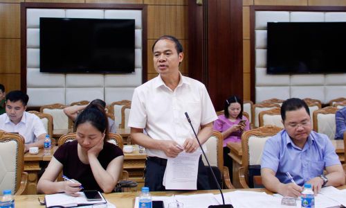  Đồng chí Hoàng Hải Lâm, Phó Giám đốc Văn phòng Đăng ký đất đai tỉnh trao đổi, làm rõ một số nội dung về công tác rà soát, cập nhật dữ liệu. 