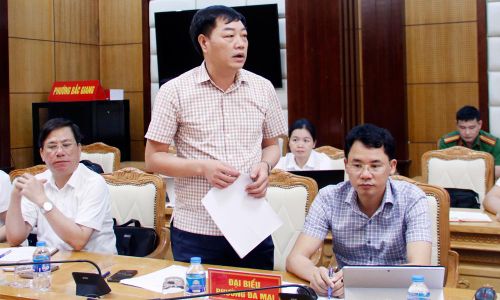  Đồng chí Nguyễn Văn Hùng, Trưởng phòng Kinh tế, hạ tầng và Đô thị phường Đa Mai nêu một số khó khăn trong làm giàu, làm sạch dữ liệu đất đai. 