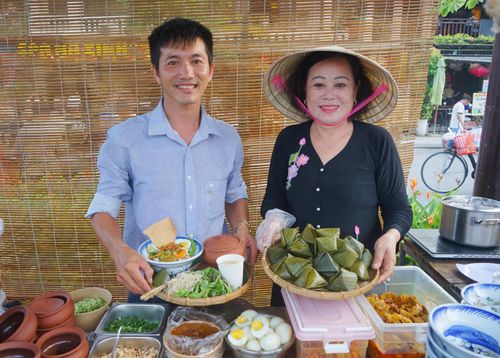 Mỳ Quảng niêu - sản phẩm du lịch của người dân phường Hội An Đông. Ảnh: XUÂN SƠN