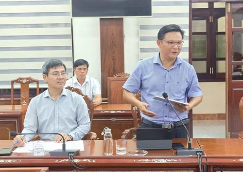  Phó Giám đốc Sở Xây dựng Lê Đăng Tuấn báo cáo tiến độ thực hiện đề án của Gia Lai. Ảnh: Dũng Nhân 