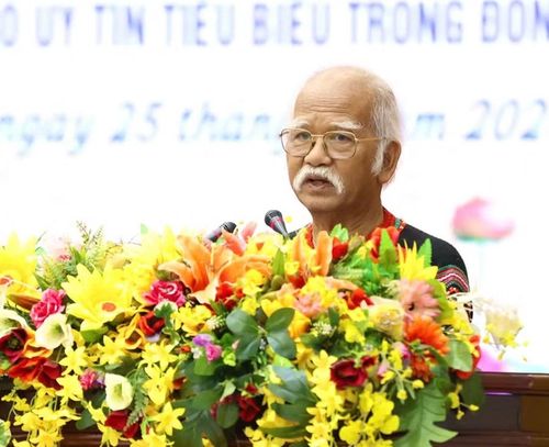 Ông Ksor Phước phát biểu tại buổi tọa đàm kỷ niệm 80 năm Ngày Chủ tịch Hồ Chí Minh có thư gửi Đại hội các dân tộc thiểu số miền Nam họp tại Pleiku. Ảnh: Lam Nguyên