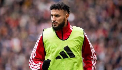 Mazraoui có thể phải rời Old Trafford.