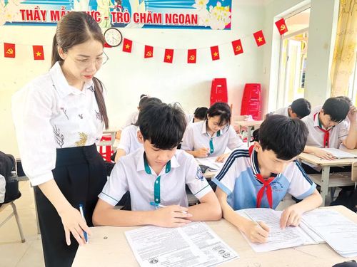 Học sinh trường THCS nỗ lực ôn tập trong giai đoạn nước rút - Ảnh: Nh.V