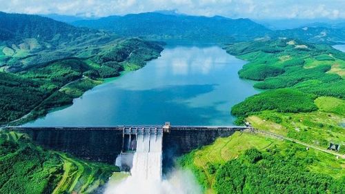 Đập chính và một phần Lòng hồ Nhà máy Thủy điện Sông Tranh 2 