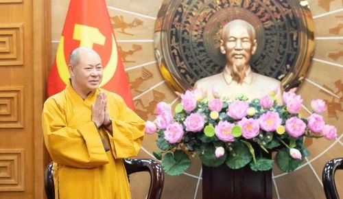 Thượng tọa Thích Tâm Định gửi lời chúc mừng tốt đẹp đến ông Lê Đức Thái, tân Bí thư Tỉnh ủy Thanh Hóa