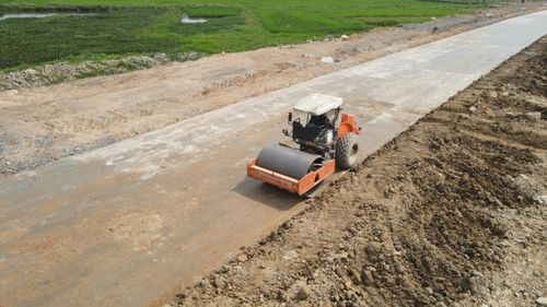 Các nhà thầu đẩy nhanh tiến độ để bù trừ chi phí.