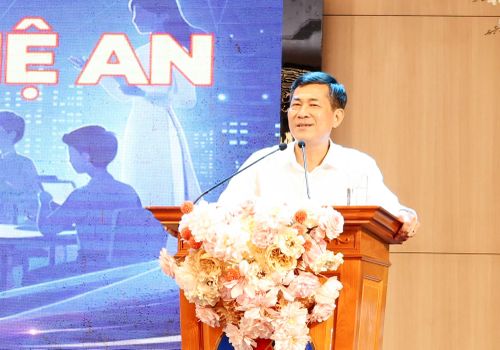 Phó Chủ tịch UBND tỉnh Thái Văn Thành phát biểu.