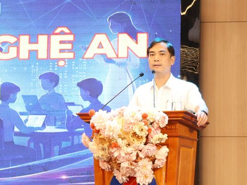 Giám đốc Sở Giáo dục và Đào tạo Nguyễn Văn Khoa phát biểu tại lễ khai mạc.