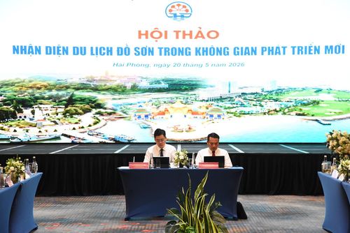 Phó Giám đốc Sở Văn hóa, Thể thao và Du lịch Hải Phòng và Chủ tịch UBND phường Đồ Sơn Nguyễn Quang Diện chủ trì hội thảo. Ảnh: Mekong ASEAN.