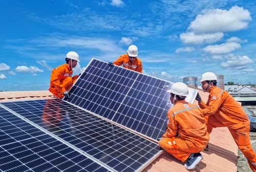 Các doanh nghiệp tham gia lắp đặt hệ thống điện năng lượng mặt trời an toàn bền vững