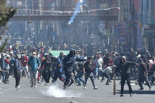 Người biểu tình tràn xuống các con phố của thủ đô La Paz, hôm 17/5. Ảnh: El Pais Bolivia