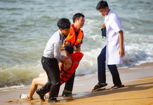 Lực lượng Phòng Cảnh sát PCCC và CNCH (Công an thành phố Đà Nẵng) tổ chức diễn tập quy mô lớn với nhiều tình huống cứu hộ đặc thù trên núi và dưới biển.