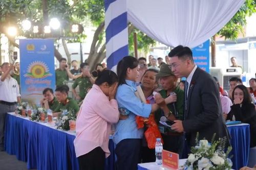 Phạm nhân được gặp gia đình trong chương trình tái hòa nhập cộng đồng.