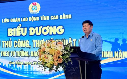 Phó Chủ tịch Tổng LĐLĐ Việt Nam Phan Văn Anh phát biểu tại chương trình.