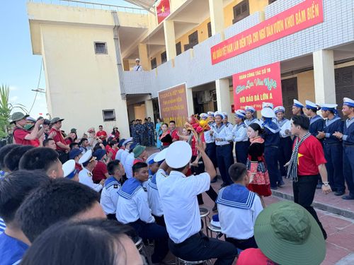 Ấm áp nghĩa tình quân dân