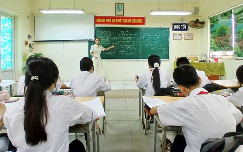 Học sinh lớp 9G, Trường THCS Đại Áng trong giờ ôn luyện môn Toán. Ảnh: Hoàng Quyết