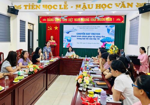 Một buổi tọa đàm chuyên đề ôn thi vào lớp 10 do UBND xã Ngọc Hồi phối hợp với Trường THCS Ngọc Hồi tổ chức. Ảnh: PV