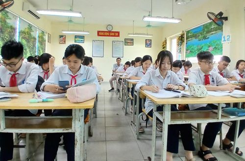 Trước tỷ lệ cạnh tranh cao, học sinh xã Ngọc Hồi đặt quyết tâm cao trong kỳ thi quan trọng này. Ảnh: Hoàng Quyết