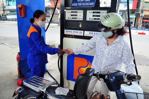 Xăng E10 tương thích với hơn 90% phương tiện đang lưu hành. Ảnh: T.H