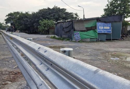 Bãi xe tải tự phát Vạn Minh được giải tỏa, lắp đặt hộ lan không để xảy ra tái vi phạm. Ảnh: PV