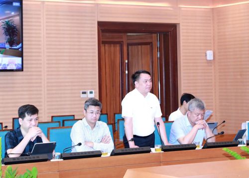 Đại diện các ban quản lý dự án đầu tư xây dựng chuyên ngành của thành phố cũng nêu nhiều ý kiến liên quan đến bồi thường, hỗ trợ, tái định cư và giải phóng mặt bằng. Ảnh: Hương Ly