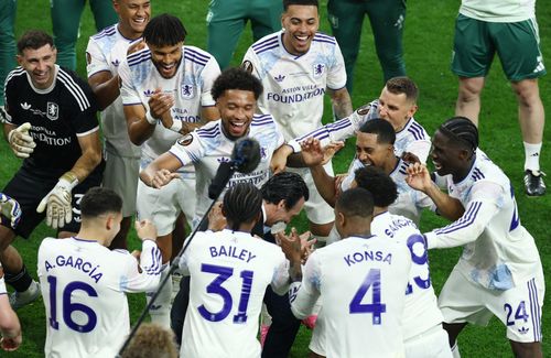  Emery giúp Villa vô địch cúp châu Âu sau hơn 30 năm chờ đợi. 