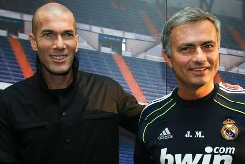 Zidane từng hỗ trợ Mourinho.