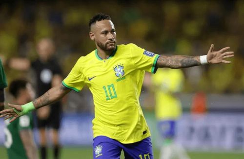 Tiền đạo Neymar dính chấn thương bắp chân