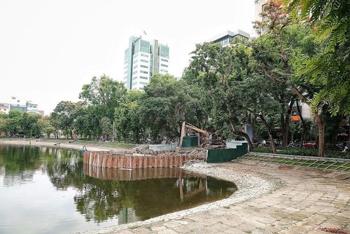 Dự án cống ngầm chống ngập tại Công viên Thống Nhất bước vào giai đoạn hoàn thiện cuối cùng, dự kiến tháo dỡ rào chắn và hoàn thành thi công vào ngày 25/5/2026. Ảnh: Phạm Tuấn Anh - TTXVN