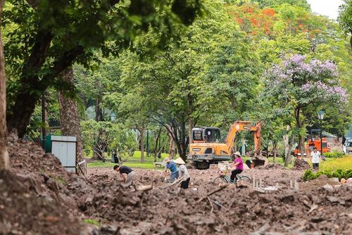 Dự án cống ngầm chống ngập tại Công viên Thống Nhất đang trong giai đoạn hoàn thiện cuối cùng. Ảnh: Lê Đông - TTXVN