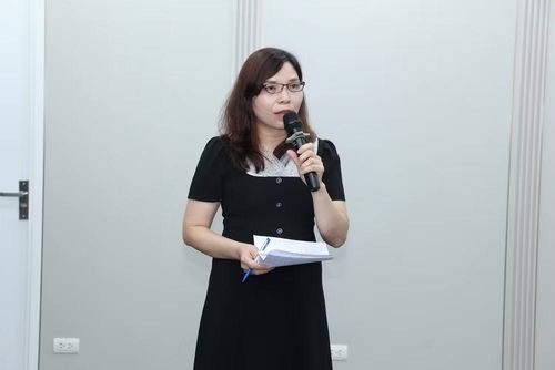 Bà Bùi Thị Duyên, Giám đốc Doanh nghiệp xã hội SBCC Vietnam phát biểu.