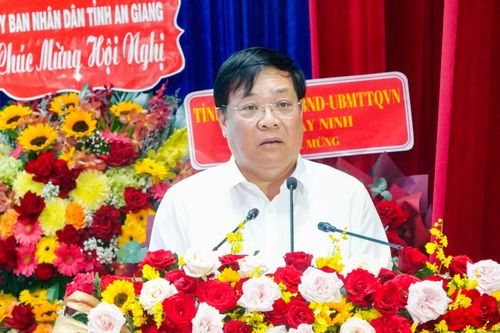 Phó Bí thư Tỉnh ủy, Chủ tịch UBND tỉnh Đồng Tháp Phạm Thành Ngại phát biểu tại hội nghị