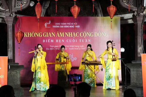 Biểu diễn nhạc cụ dân tộc trong chương trình 'Âm nhạc cộng đồng' tối 10/5.