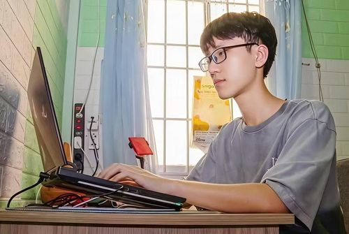 Trần Nhật Tân luôn nỗ lực học tập.
