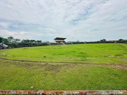 Người dân địa phương cho biết, những năm gần đây công trình gần như bị bỏ không, rất ít được sử dụng nên ngày càng xuống cấp.