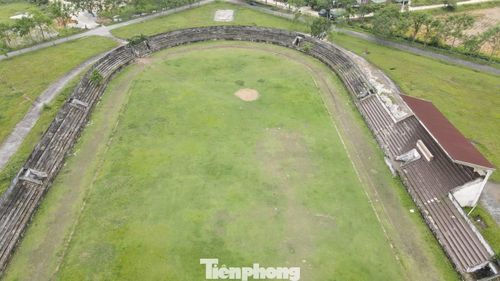 Cũng theo chính quyền địa phương, do công trình ít được khai thác sử dụng trong thời gian dài, cùng với việc thiếu nguồn kinh phí để duy tu, nâng cấp, sửa chữa thường xuyên nên nhiều hạng mục ngày càng xuống cấp, chưa phát huy hết công năng sau đầu tư.