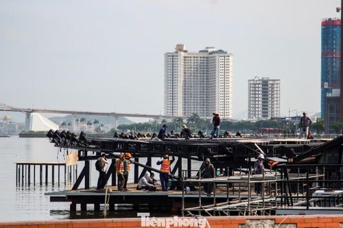 Điểm nhấn đặc biệt của DIFF 2026 nằm ở sân khấu được đánh giá là có quy mô lớn và ứng dụng công nghệ trình diễn hiện đại bậc nhất từ trước đến nay. Mang chủ đề “Danang - United Horizons - Những chân trời kết nối”, sân khấu năm nay được thiết kế dựa trên ý tưởng “giao lộ của hợp nhất”, lấy cảm hứng từ hình ảnh những đường chân trời xích lại gần nhau.