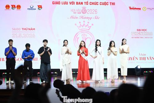 Tour tuyển sinh của Hoa hậu Việt Nam 2026 tiếp tục được tổ chức tại Đại học Phenikaa chiều 21/5. Thông qua sự kiện, các bạn sinh viên có thể hiểu hơn về cuộc thi sắc đẹp uy tín, giàu truyền thống và danh giá hàng đầu cả nước.