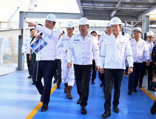 Với cá nhân Tổng Giám đốc Lê Mạnh Cường, Petrovietnam không chỉ là nơi làm việc mà còn là môi trường gắn bó suốt gần 30 năm, giúp ông trưởng thành từ một thủy thủ, công nhân ngoài khơi đến vị trí Tổng Giám đốc Tập đoàn hôm nay
