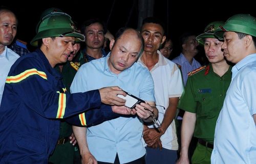 Lãnh đạo tỉnh Thanh Hóa chỉ đạo tìm kiếm, cứu nạn tại hiện trường. Ảnh: CTV