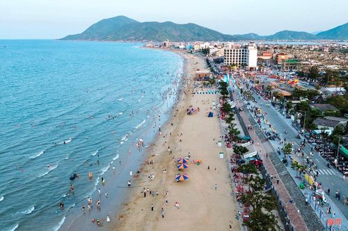  Sự phát triển sôi động của Khu du lịch Thiên Cầm hiện nay chính là nền tảng vững chắc để "đánh thức" những tiềm năng chưa được khai thác như đảo Bớc, góp phần tăng sức hút cho du lịch Hà Tĩnh, trở thành điểm đến lí tưởng của du khách trong và ngoài nước. 