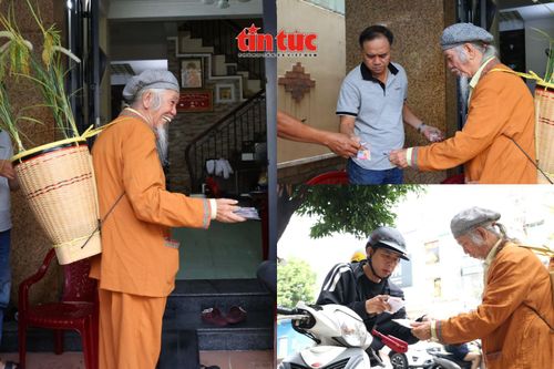 Trên tay cầm xấp vé số, ông Thái luôn nở nụ cười thân thiện với những người ghé mua ủng hộ.