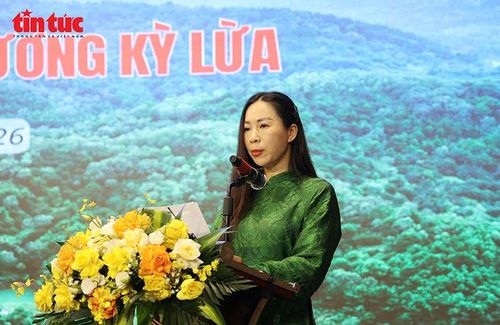 Phó Giám đốc Trung tâm Xúc tiến Đầu tư, Thương mại và Du lịch Lạng Sơn Trần Thị Bích Hạnh phát biểu tại Hội nghị.