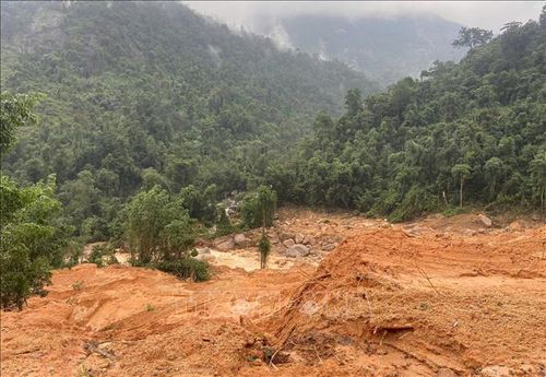Quốc lộ 27C (đoạn đèo Khánh Lê, huyện Khánh Vĩnh, tỉnh Khánh Hòa) bị sạt lở nghiêm trọng. Ảnh tư liệu (minh họa): TTXVN