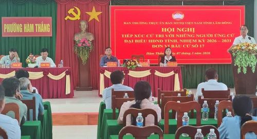 Hội nghị tiếp xúc cử tri ở phường Hàm Thắng. Ảnh: Trung tâm DVTH phường Hàm Thắng.