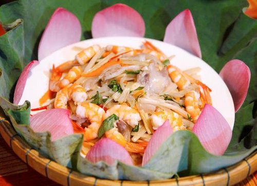 Món gỏi ngó sen tôm thịt.