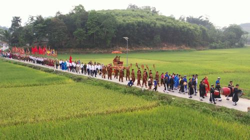 Những nghi thức truyền thống tại Lễ hội Đình Thi thu hút đông đảo người dân xã Như Xuân cùng du khách thập phương tham gia.
