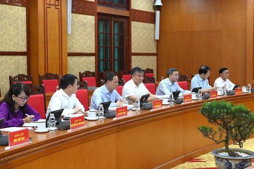 Các đồng chí lãnh đạo Đảng, Nhà nước và các đại biểu tham dự cuộc làm việc. Ảnh: Nhân Dân