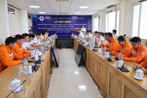 Quang cảnh lễ phát động.