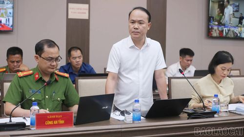 Các đại biểu phát biểu tại hội nghị.